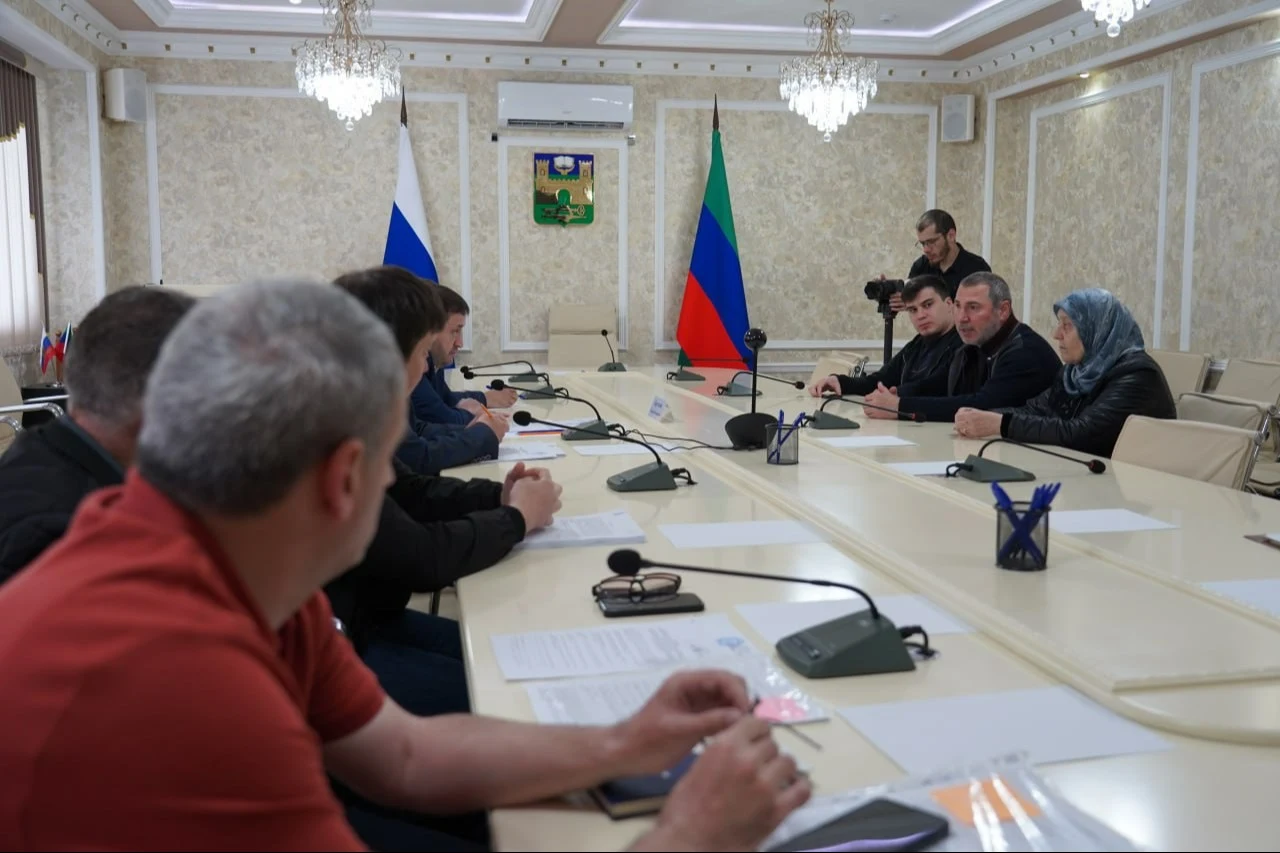 Глава Хасавюрта провел прием пострадавших от паводков граждан