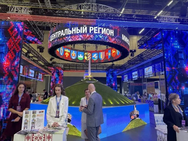 Делегация парламента Дагестана посетила выставку регионов Беларуси и России