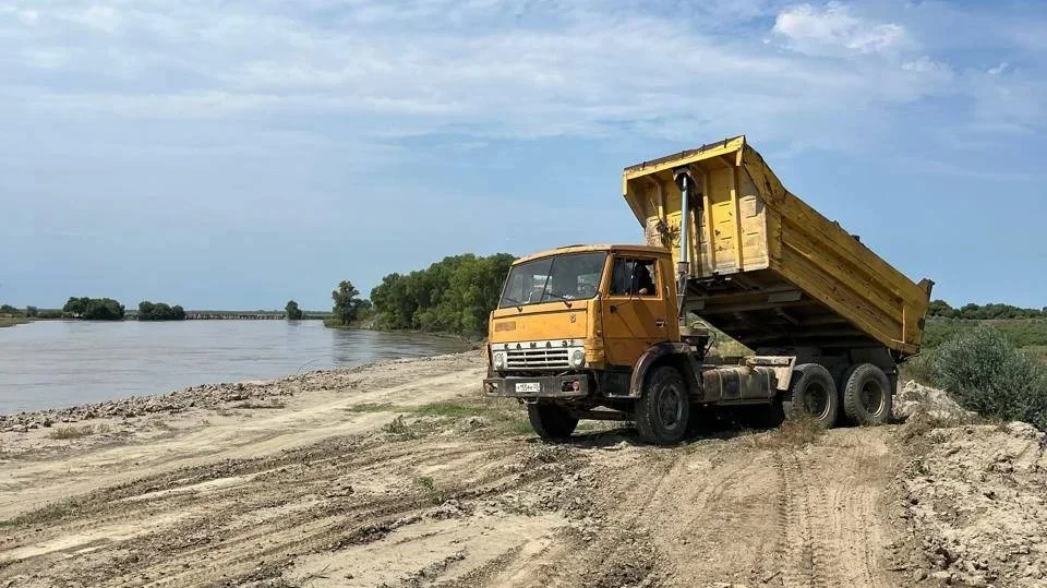 В Дагестане устраняют последствия размыва береговой защиты на реке Терек