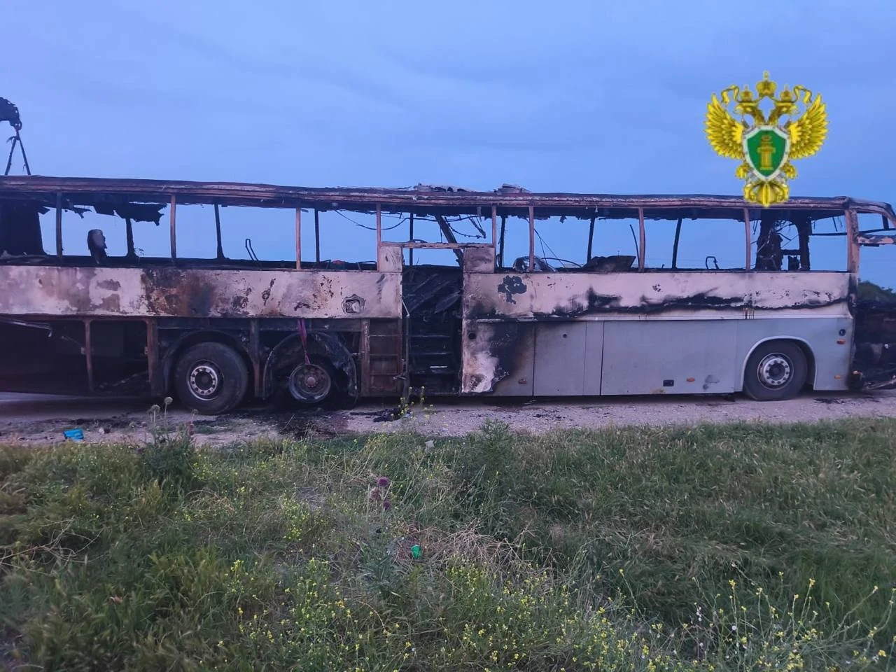 Пассажирский автобус сгорел на федеральной трассе в Дагестане