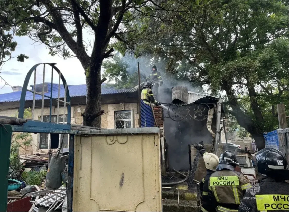 В Избербаше пожарные ликвидировали возгорание в жилом доме