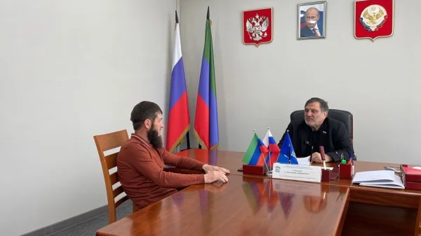 Сайгидпаша Умаханов провел прием граждан по вопросам соцзащиты, здравоохранения и имущественных споров