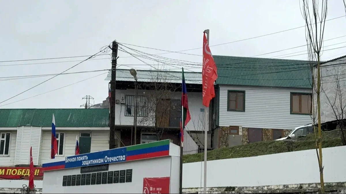 В Цунтинском районе прошла церемония поднятия Знамени Победы