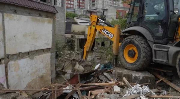 Махачкала борется с последствиями паводков: расчистка русел и снос незаконных построек