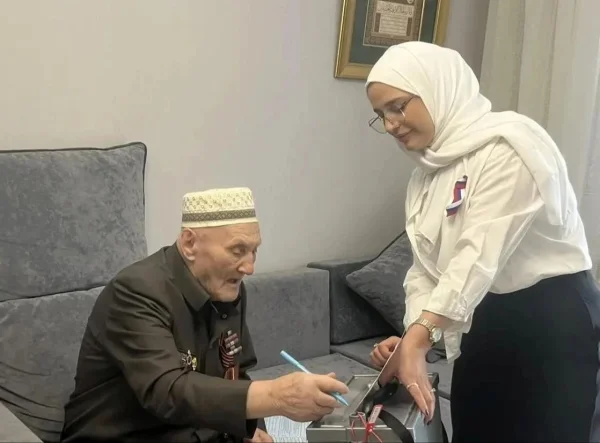 В Каспийске 102-летний ветеран Великой Отечественной войны проголосовал на дому