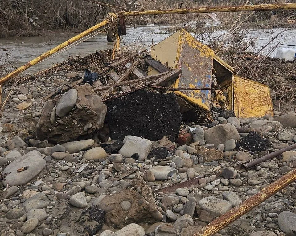 Сход оползня в Буйнакском районе привел к разрыву магистрального газопровода
