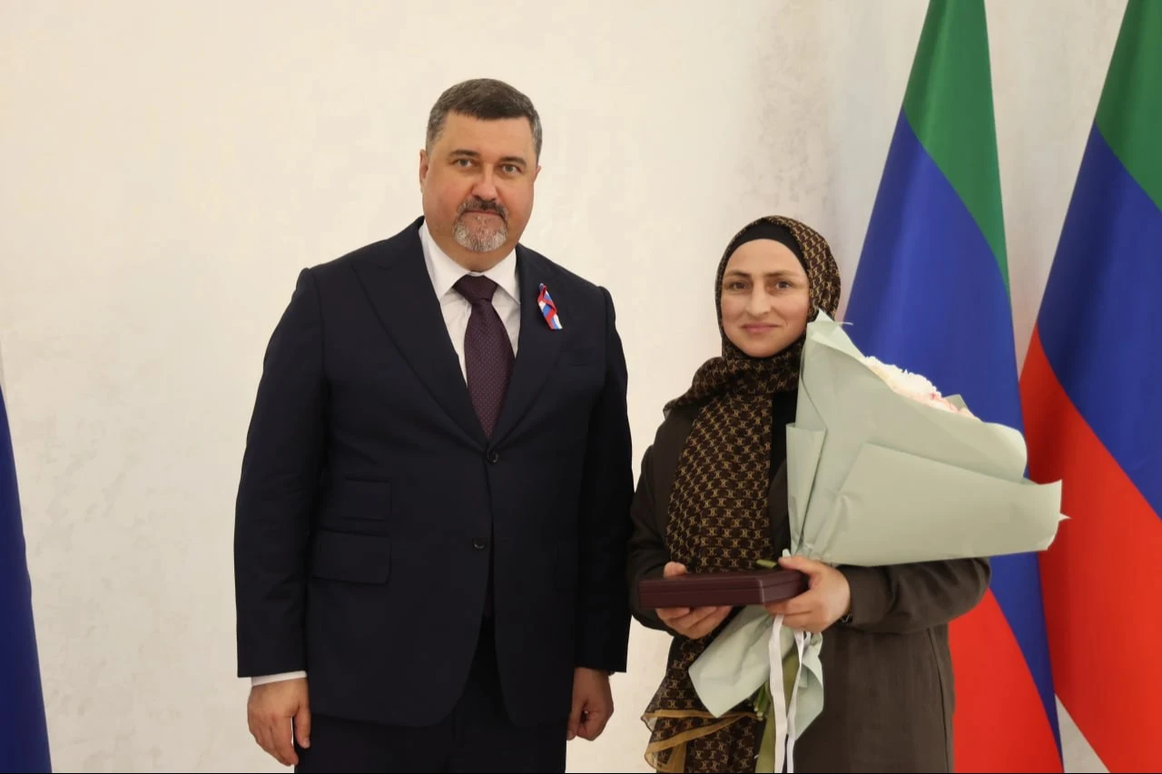 Многодетные матери и участник СВО из Дагестана получили государственные награды