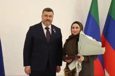 Многодетные матери и участник СВО из Дагестана получили государственные награды
