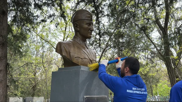 Молодогвардейцы Дагестана провели субботник по благоустройству воинских захоронений
