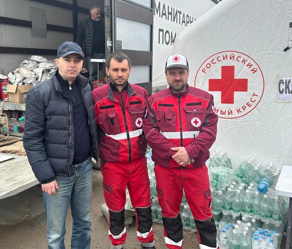 Помощник вице-спикера Госдумы РФ Петра Толстого доставил тонну воды в пострадавшие от ЧС поселки Дагестана