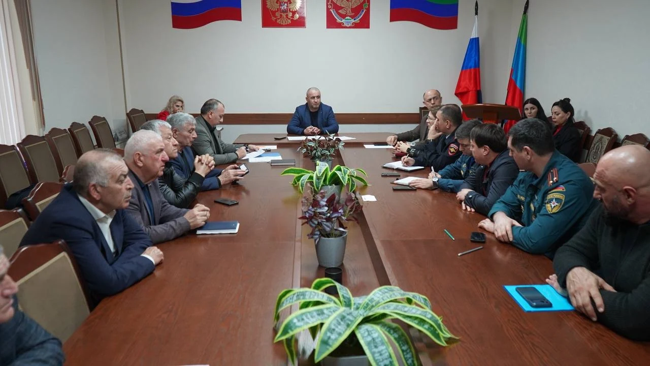 В Дагестанских Огнях прошло заседание оперативного штаба по ликвидации последствий ливней
