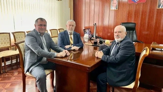 Глава Хивского района встретился с писателями Дагестана