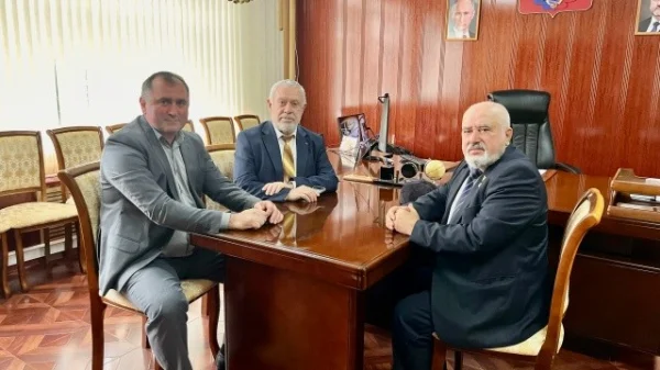 Глава Хивского района встретился с писателями Дагестана