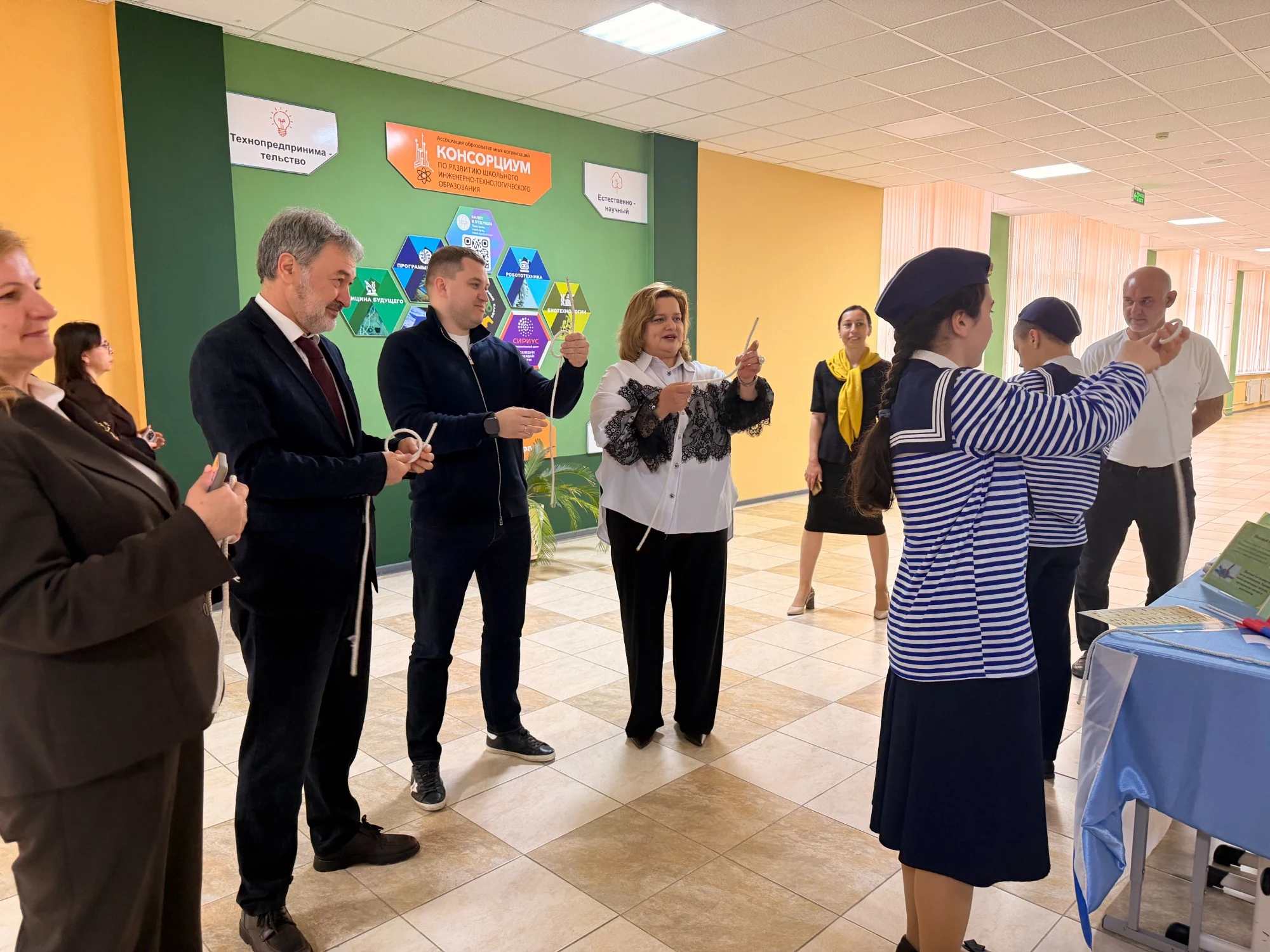 Депутат Госдумы РФ Артём Бичаев посетил фестиваль «Народов много — страна одна» в Каспийске