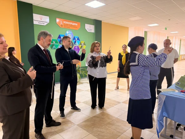 Депутат Госдумы РФ Артём Бичаев посетил фестиваль «Народов много — страна одна» в Каспийске