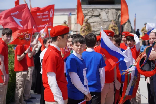 Знамя Победы подняли в Хасавюрте в преддверии 9 Мая