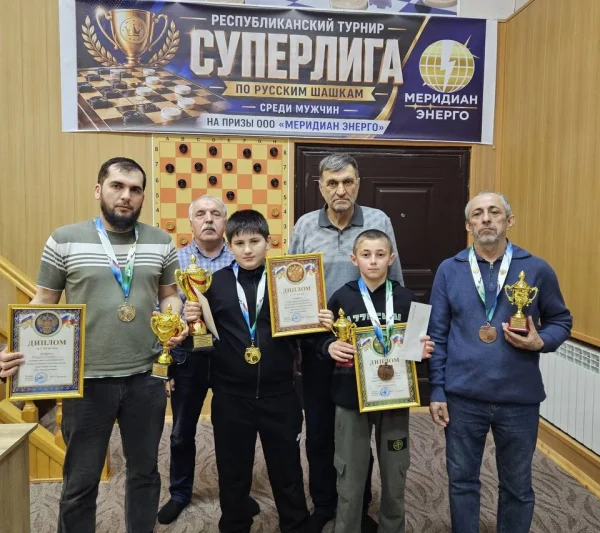 В Кизилюрте состоялся турнир по шашкам «Суперлига» с участием сильнейших игроков