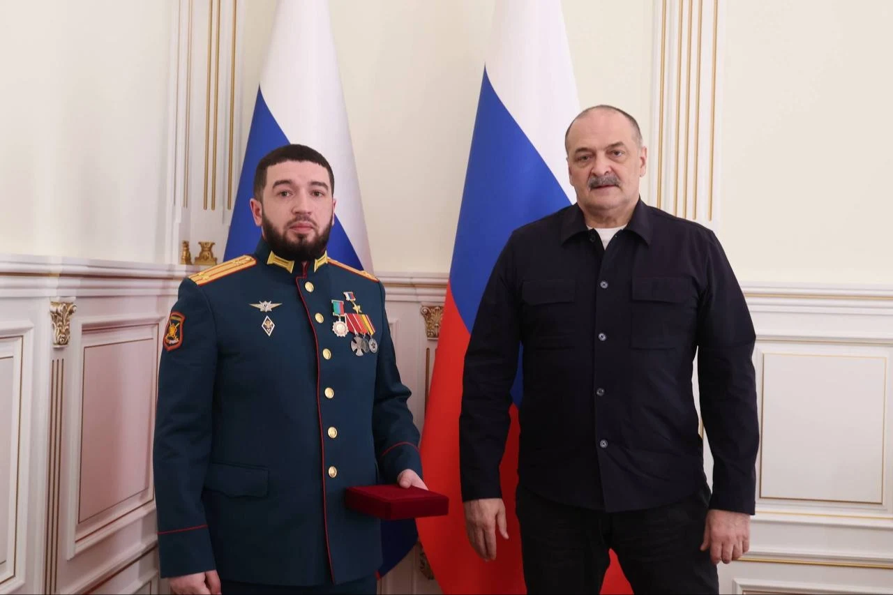 Сергей Меликов вручил госнаграды отличившимся дагестанцам