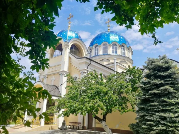 Абдулмуслим Абдулмуслимов поздравил православных христиан с праздником Пасхи