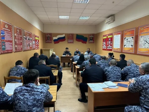 В Дербенте росгвардейцы чествовали ликвидатора аварии на Чернобыльской АЭС