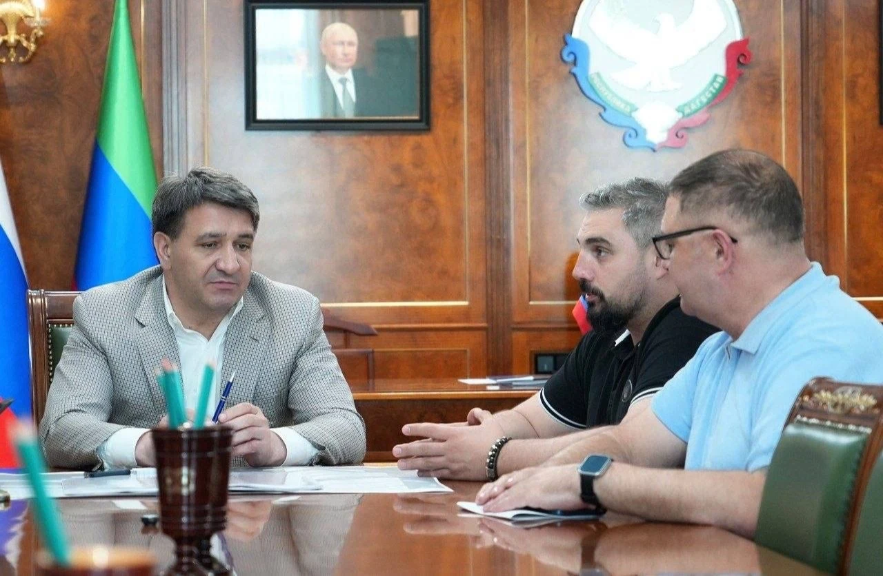 Власти Махачкалы обсудили вопросы энергоснабжения с руководством новой энергосбытовой компании