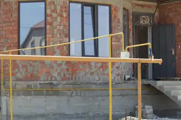 Газовики Дагестана помогли многодетному отцу обустроить дом для сына