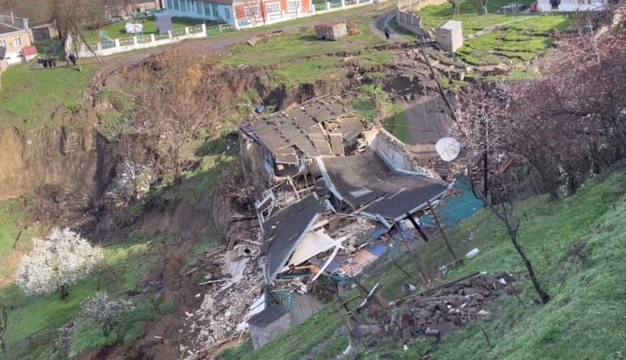 Жителей одного из райцентров Дагестана экстренно эвакуируют из-за оползней