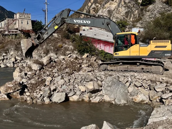 На Красном мосту в Дагестане завершили разбор плит первого пролета