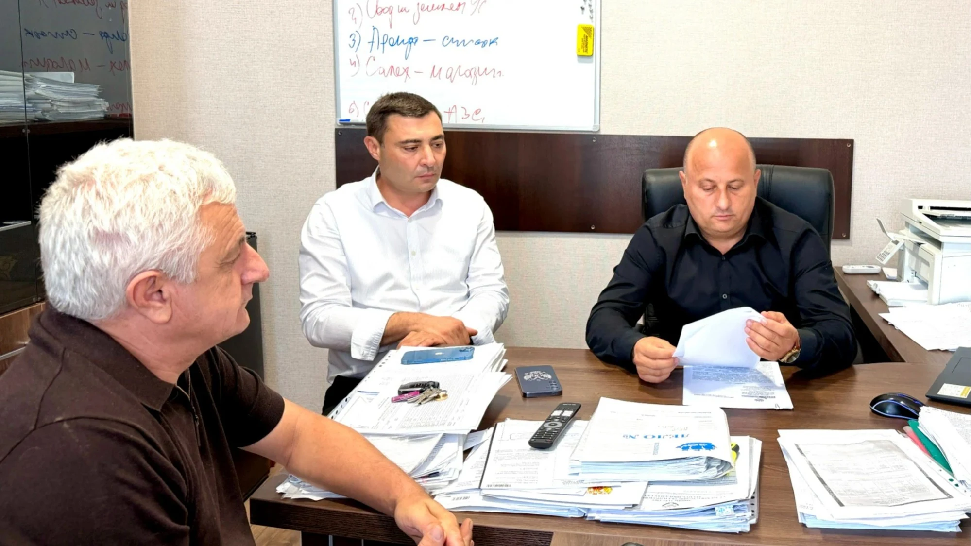 Власти Новолакского района обсудили с владельцами АЗС ключевые требования