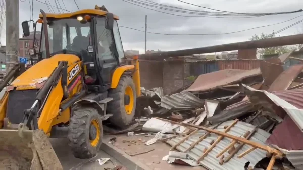 В Махачкале начали снос незаконных торговых объектов у Цумадинского рынка