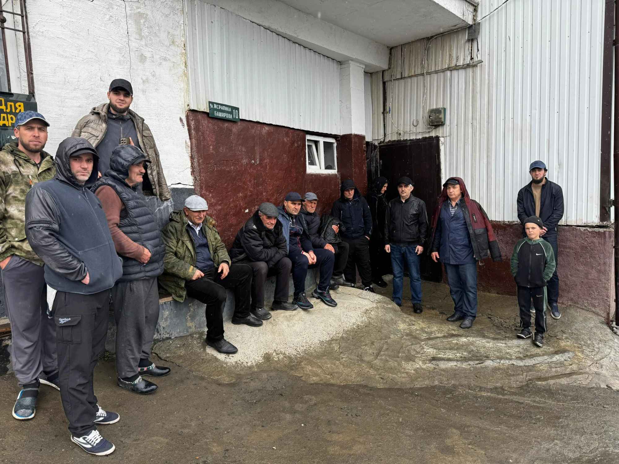 В селе Саниорта Тляратинского района обследовали домовладения, пострадавшие от оползня