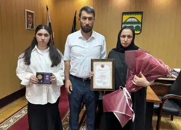 В День семьи, любви и верности в Сулейман-Стальском районе чествовали семью Героя России