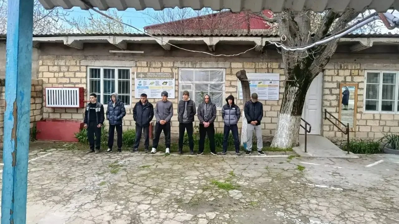 Новобранцы из Акушинского района отправились на срочную службу