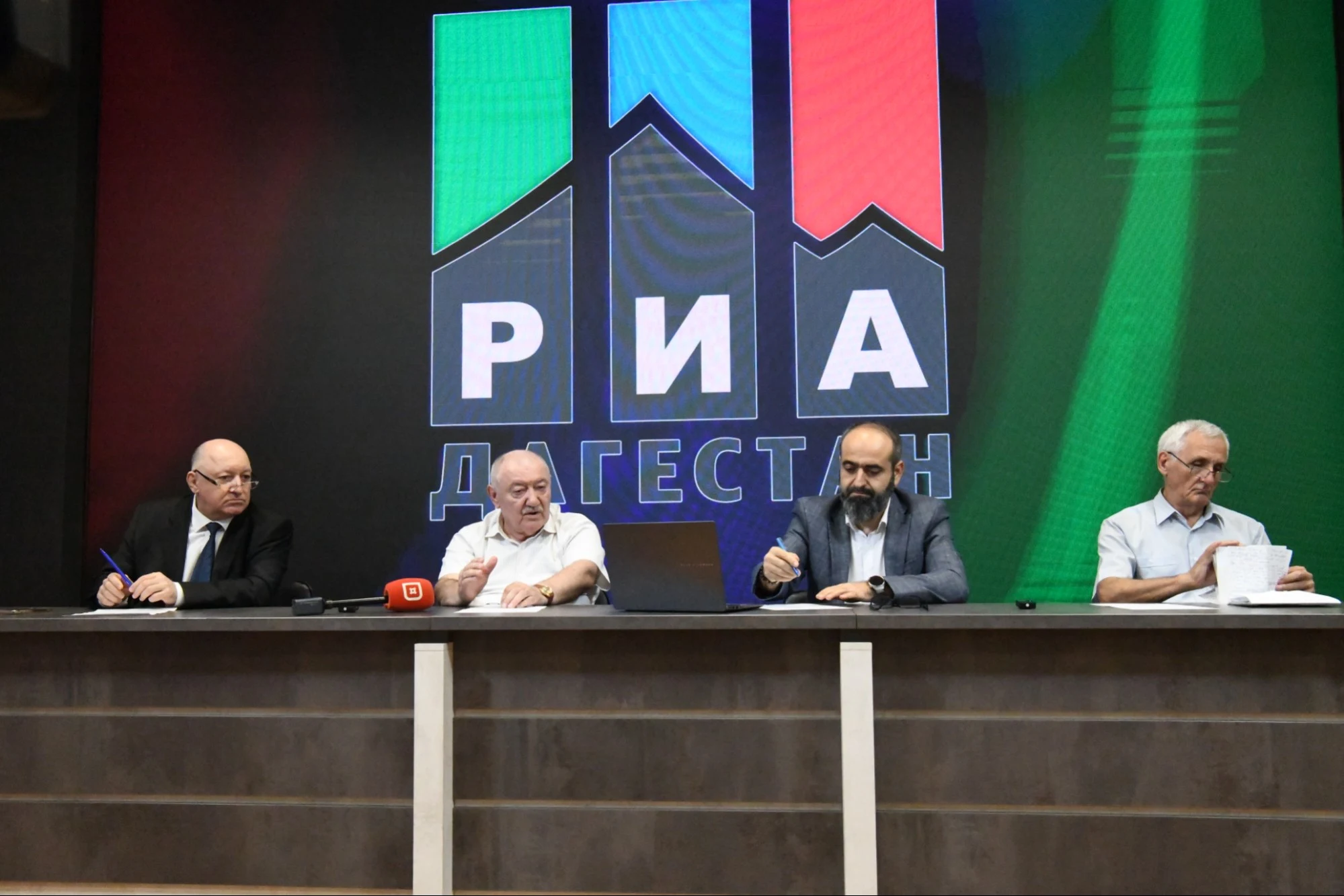 Эдуард Уразаев: «В новом созыве Народного Собрания Дагестана будут представлены депутаты от трех политических партий»