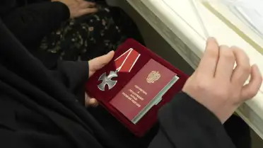 Глава Махачкалы Джамбулат Салавов передал ордена Мужества 22 семьям погибших участников СВО
