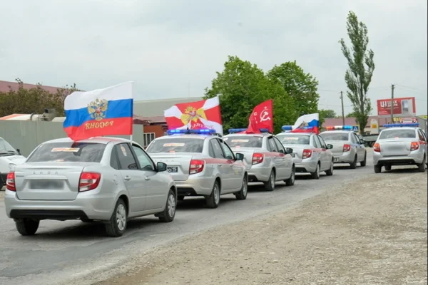 В Дагестане росгвардейцы провели автопробег ко Дню Победы