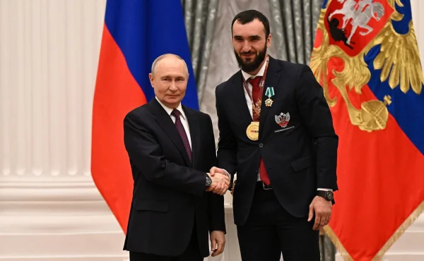 Владимир Путин вручил госнаграды дагестанским боксерам