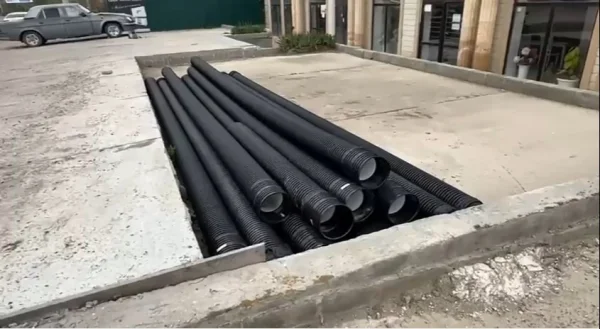 В Избербаше подрядчики ведут монтаж новых сетей водоотведения в наиболее подтопляемых локациях