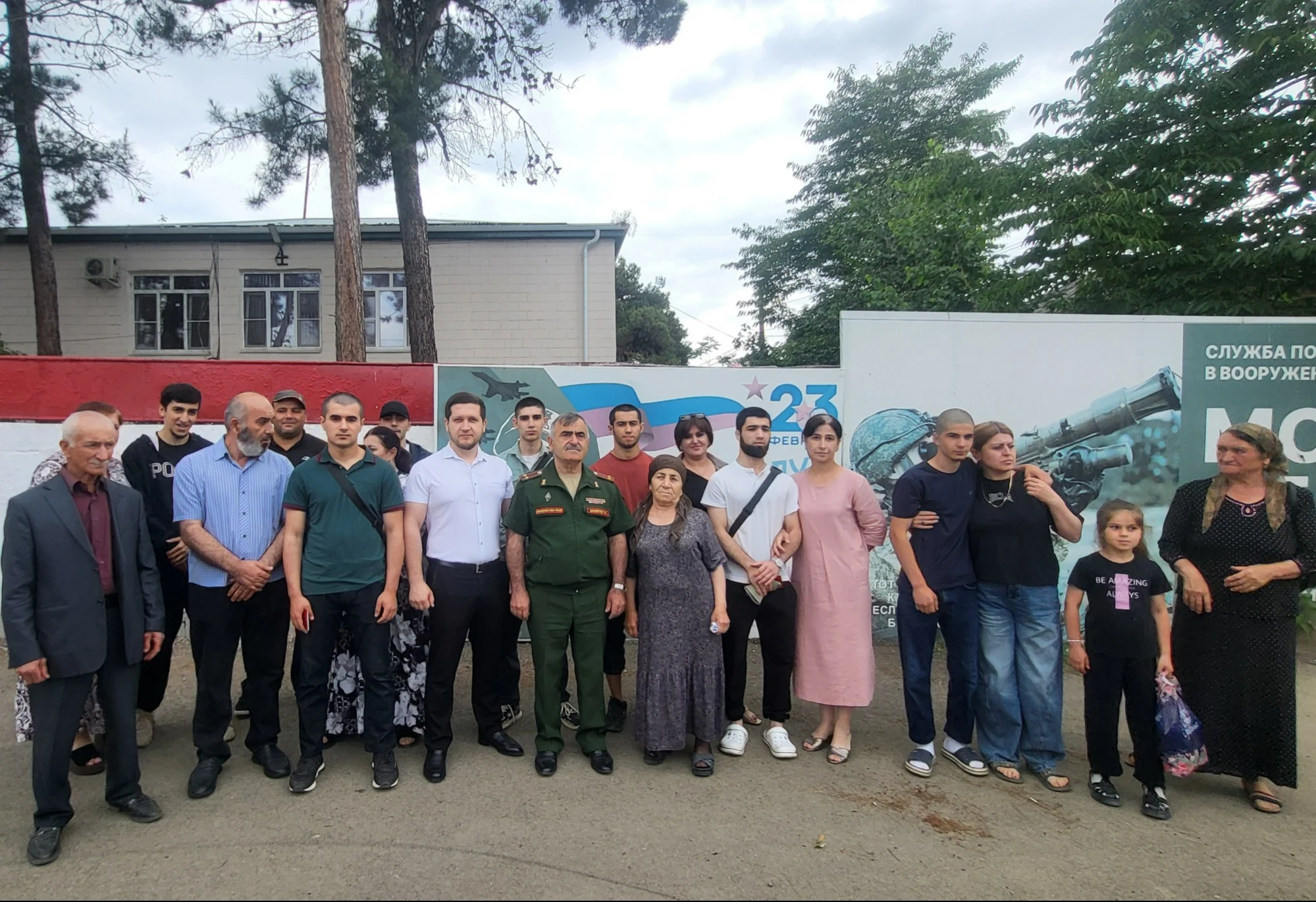 Сулейман-Стальский район проводил около 60 новобранцев на срочную военную службу — фото 1