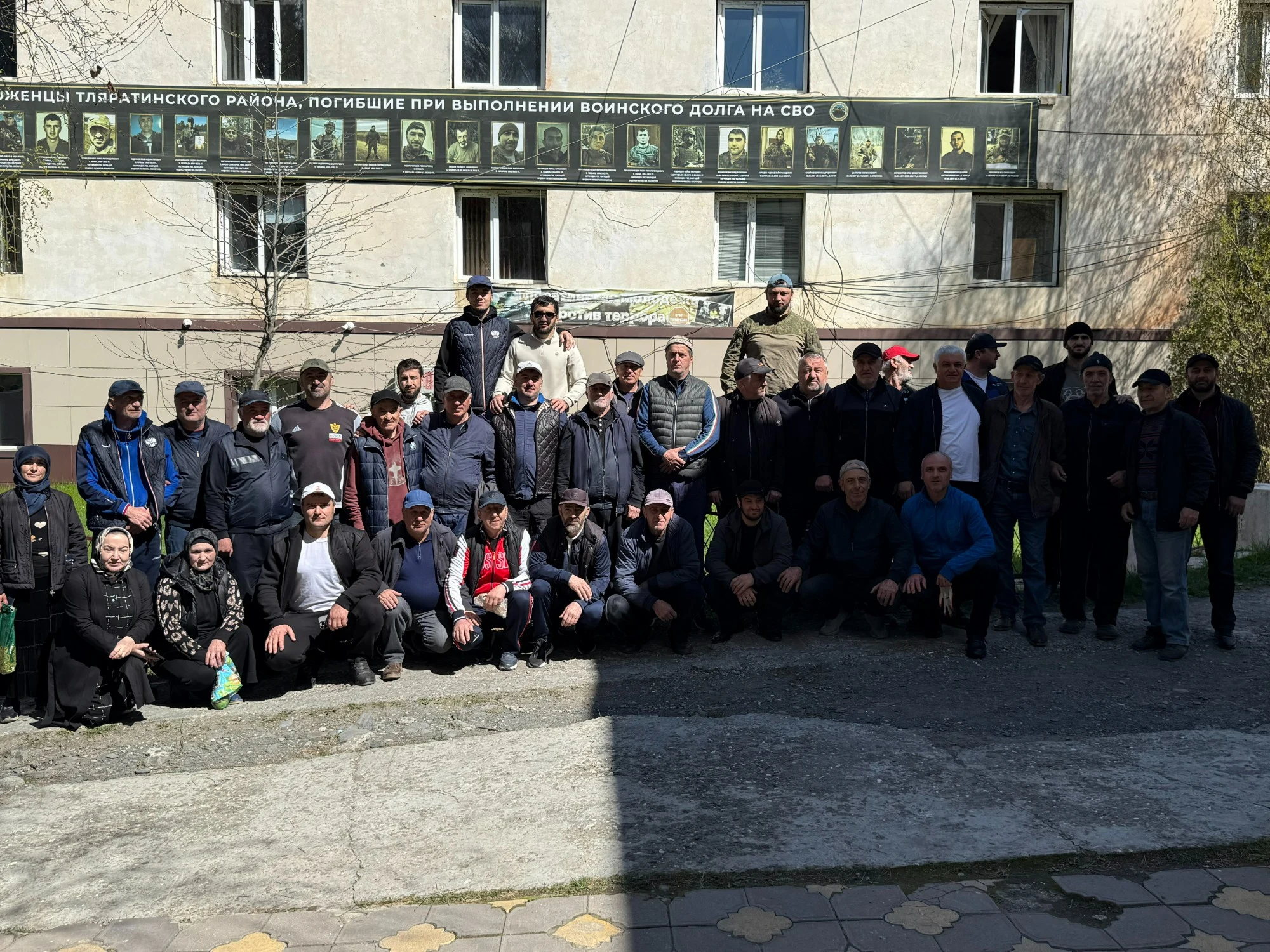 В преддверии майских праздников в Тляратинском районе провели экологическую акцию по очистке территории