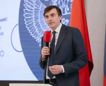 Директор дагестанской онлайн-школы «Дом Знаний» встретился с министром просвещения РФ