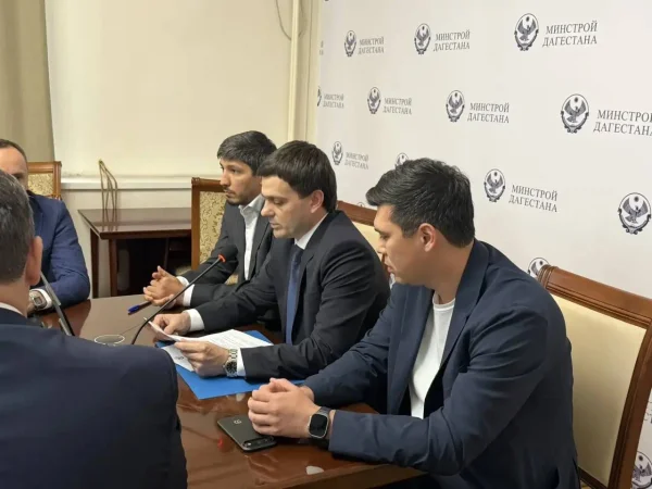 Коллективу Минстроя Дагестана представили нового руководителя Анвара Шамилова