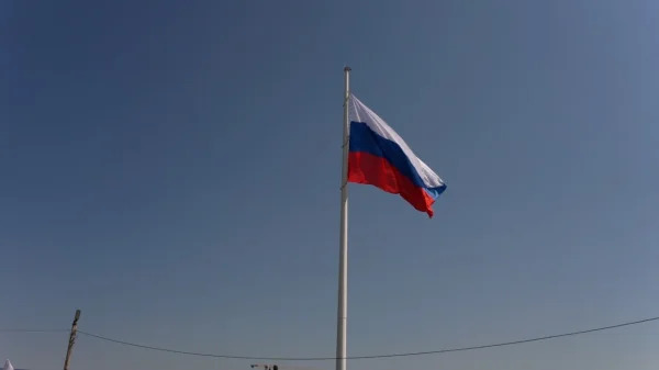 В Хасавюрте подняли флаг России в честь предстоящего Дня Государственного флага