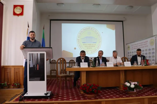 В ДФИЦ РАН представили новые тома серии «Письменные памятники Дагестана»