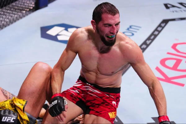 Уроженец Дагестана Абусупьян Магомедов победил на турнире UFC в Баку