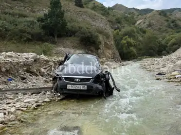 В Дагестане легковушка опрокинулась в обрыв, водитель погиб
