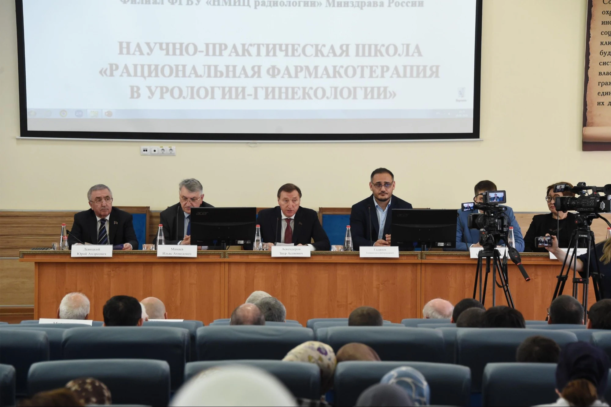 Заур Аскендеров в канун Дня медицинского работника принял участие в расширенной научной конференции