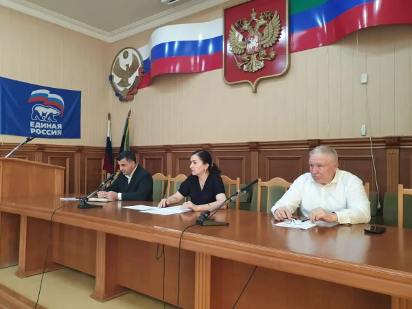 В Каякентском районе обсудили вопросы финансовой дисциплины в образовательных учреждениях
