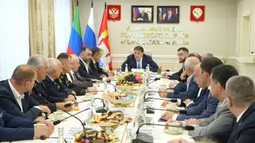 Мэр Махачкалы встретился с участниками акции «Вахта Героев Отечества»