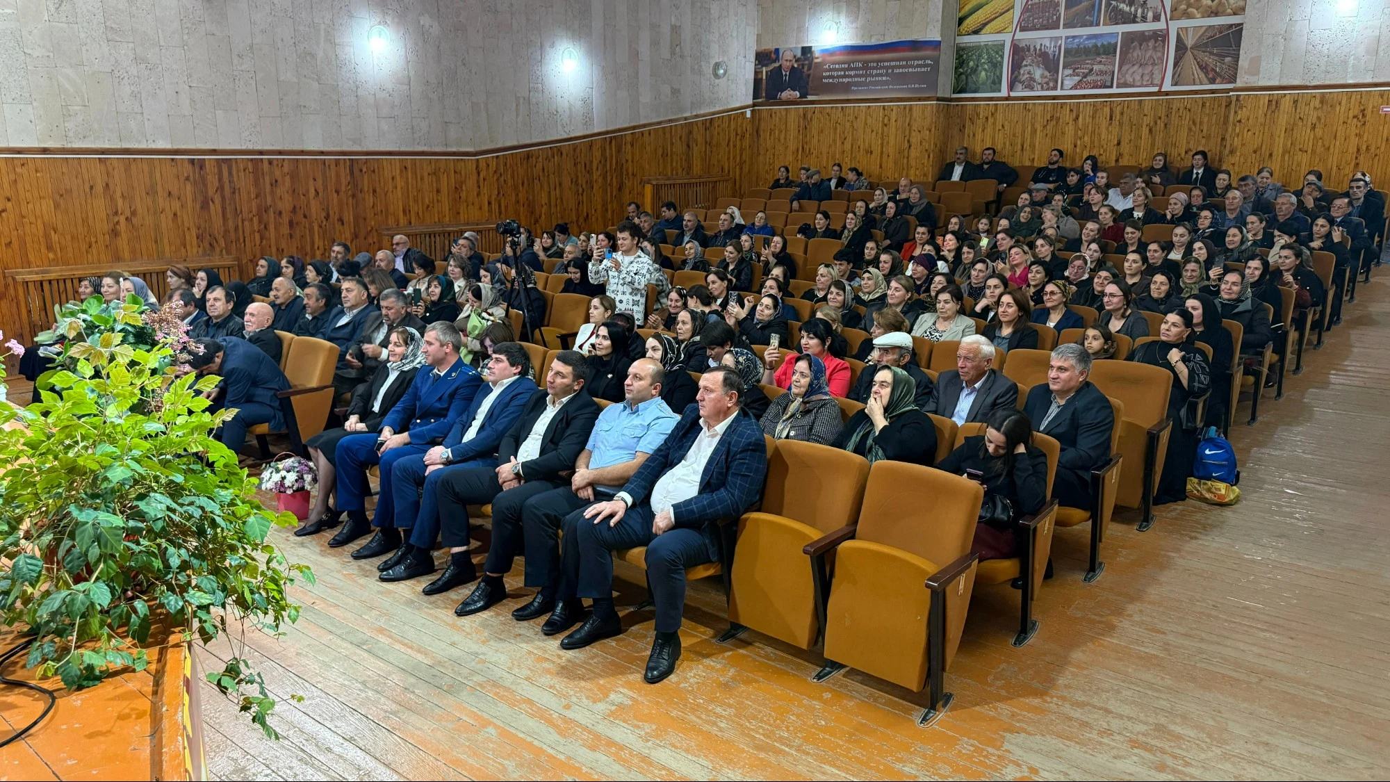 В Кайтагском районе Дню учителя посвятили праздничный концерт